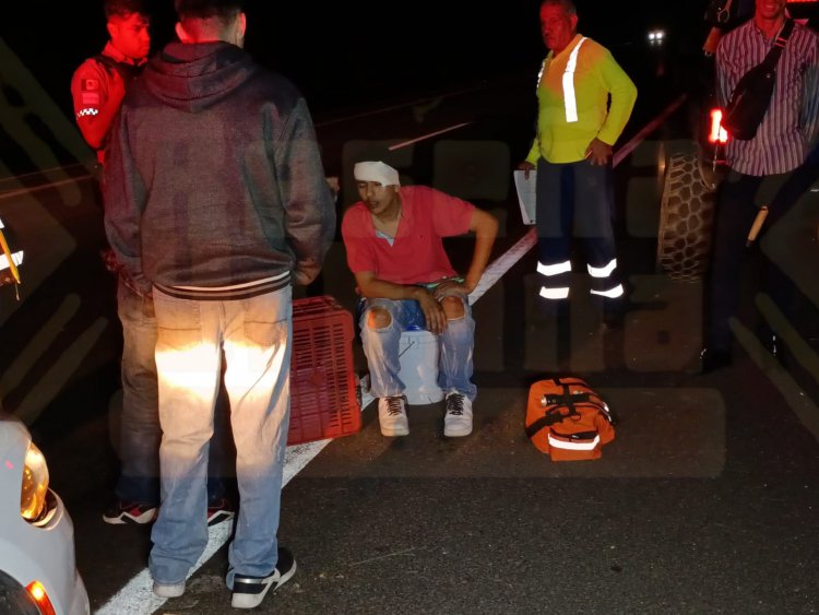 REPARTIDOR TERMINA LESIONADO EN LA AUTOPISTA TPC-MZT