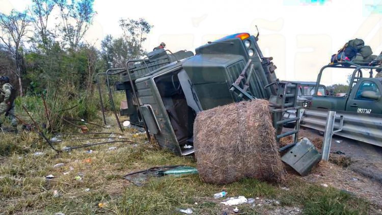 19 SOLDADOS LESIONADOS AL VOLCAR CAMIÓN EN CARRETERA VICTORIA-MONTERREY