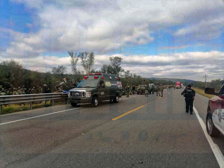 19 SOLDADOS LESIONADOS AL VOLCAR CAMIÓN EN CARRETERA VICTORIA-MONTERREY