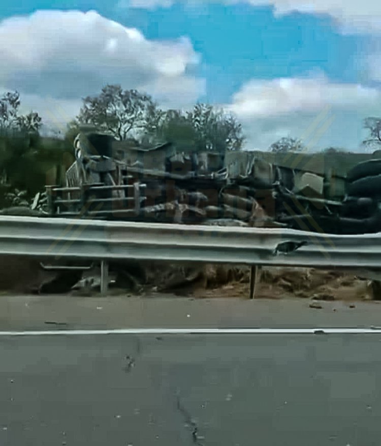 19 SOLDADOS LESIONADOS AL VOLCAR CAMIÓN EN CARRETERA VICTORIA-MONTERREY