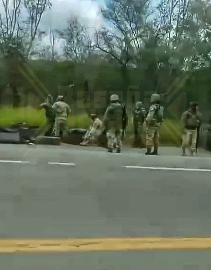 19 SOLDADOS LESIONADOS AL VOLCAR CAMIÓN EN CARRETERA VICTORIA-MONTERREY