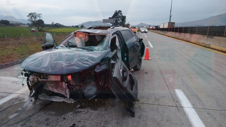 SUBURBAN LE AVIENTA BLOQUE A CAMIONETA EN LA PISTA GDL-TPC