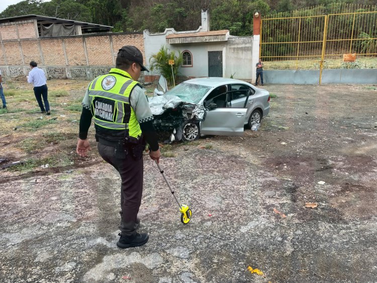 DEJA A FEMENINA LESIONADA AL DAR VUELTA EN U EN LA PISTA TPC-MZT