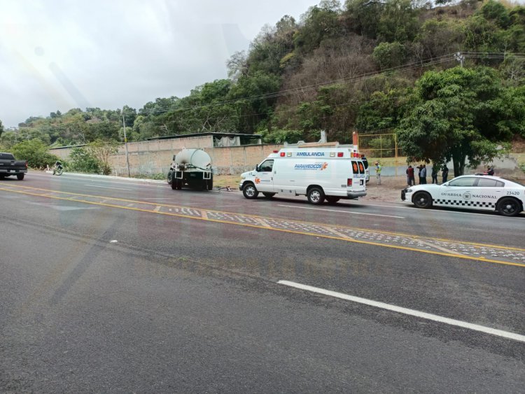 DEJA A FEMENINA LESIONADA AL DAR VUELTA EN U EN LA PISTA TPC-MZT