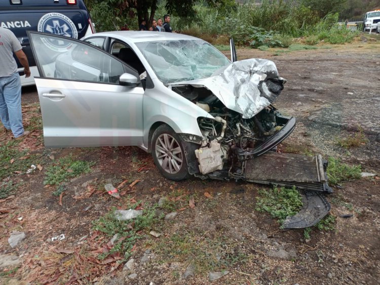 DEJA A FEMENINA LESIONADA AL DAR VUELTA EN U EN LA PISTA TPC-MZT