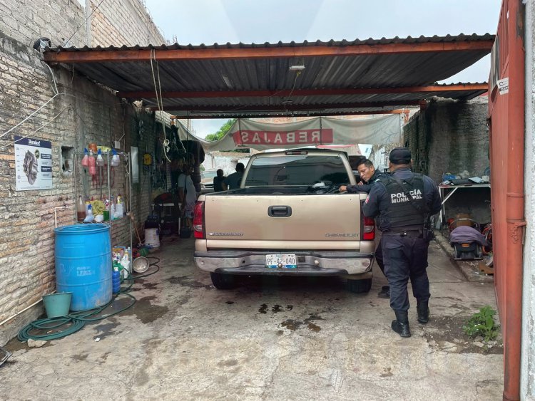 CAE CARRO ENCIMA DE MECÁNICO EN LA PROVINCIA