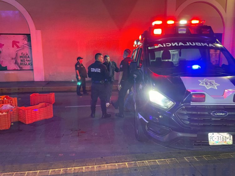 DOS LESIONADOS DEJA VOLCADURA EN EL CENTRO DE ESTA CIUDAD