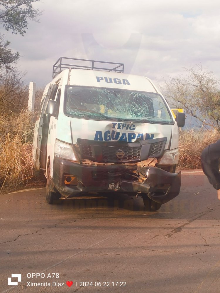 MUERE MOTOCICLISTA AL IMPACTAR UNA COMBI