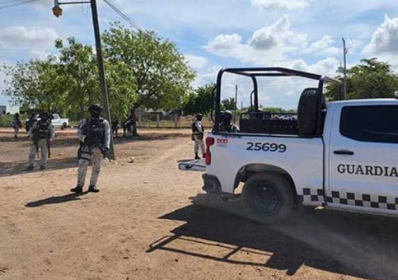 ENFRENTAMIENTO EN EL DORADO, SINALOA; ENTRE CIVILES ARMADOS Y MILITARES