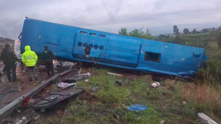 35 LESIONADOS EN VOLCADURA DE AUTOBUS