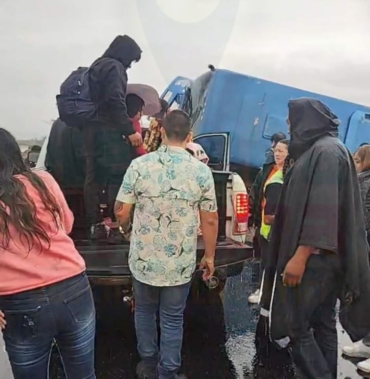 35 LESIONADOS EN VOLCADURA DE AUTOBUS