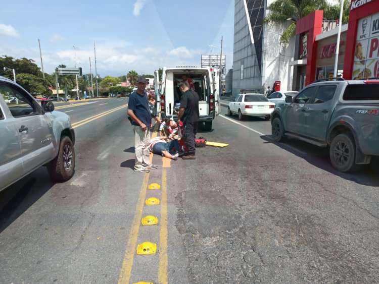 DERRAPA FEMENINA EN LA AV INSURGENTES