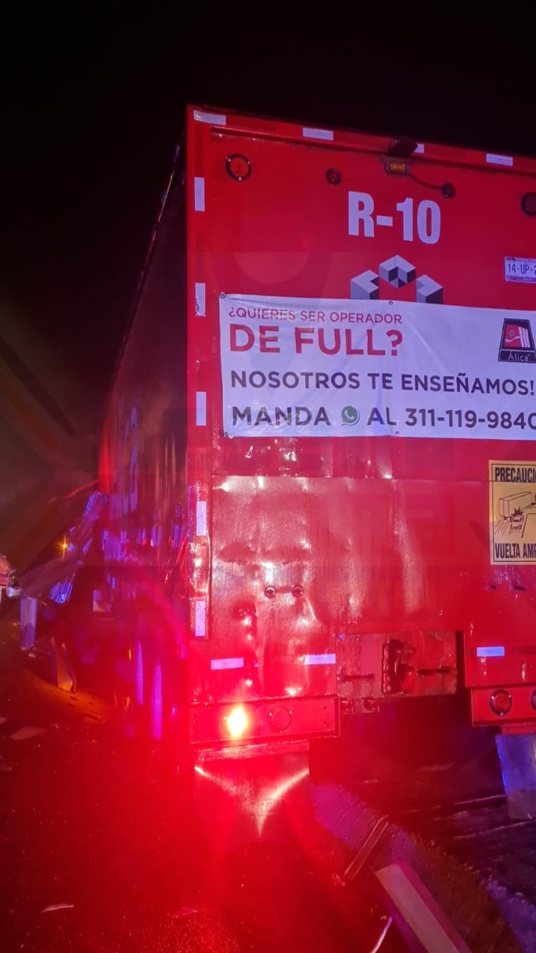 TRÁILER DE LA COCA COLA POR POCO Y SE VA AL FONDO DE UN BARRANCO