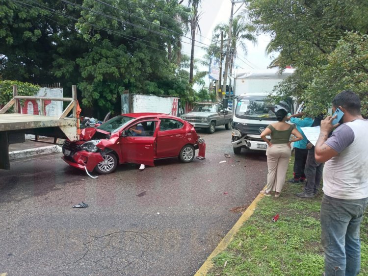 CARAMBOLA EN EL XALISCO DEJA A UNA MUJER LESIONADA