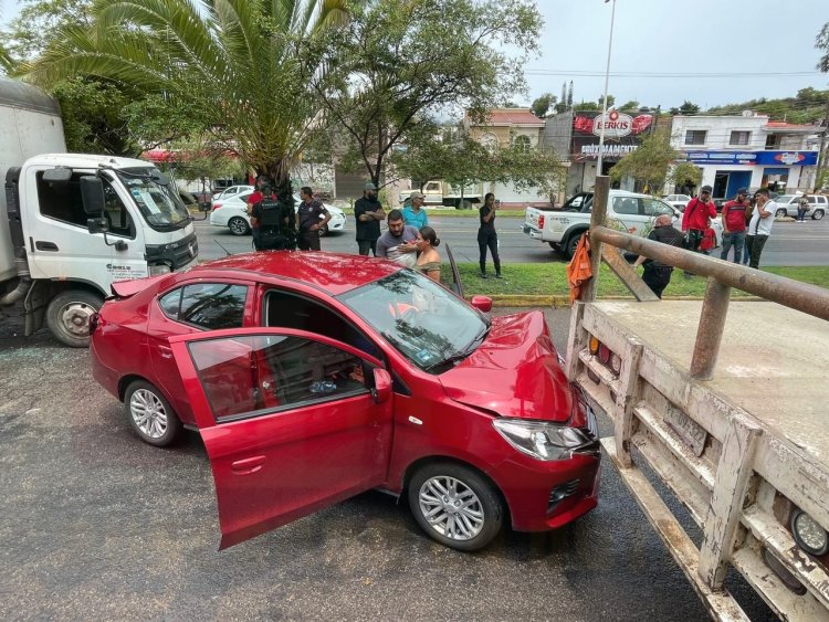 CARAMBOLA EN EL XALISCO DEJA A UNA MUJER LESIONADA