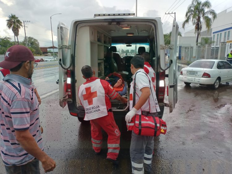 CRUZA FEMENINA LA FEDERAL 15 SIN FIJARSE Y ES ATROPELLADA