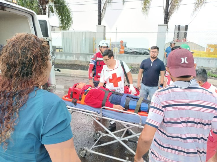 CRUZA FEMENINA LA FEDERAL 15 SIN FIJARSE Y ES ATROPELLADA