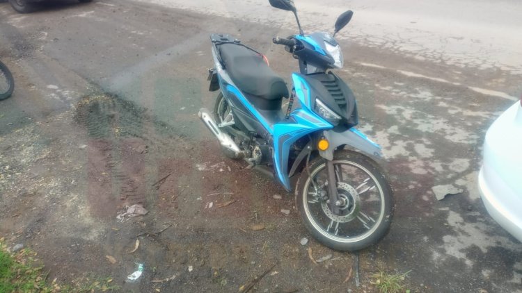 FEMENINA SE ACCIDENTA EN MOTOCICLETA EN EL LIBRAMIENTO