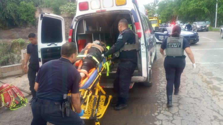 FEMENINA SE ACCIDENTA EN MOTOCICLETA EN EL LIBRAMIENTO