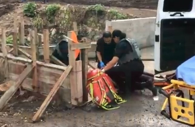 FEMENINA SE ACCIDENTA EN MOTOCICLETA EN EL LIBRAMIENTO