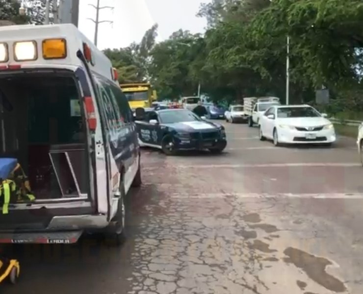 FEMENINA SE ACCIDENTA EN MOTOCICLETA EN EL LIBRAMIENTO