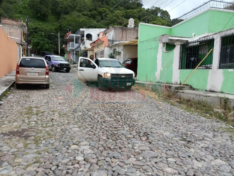 TABLEADO Y BALEADO DEJAN A MASCULINO EN LA COL VALLE DORADO