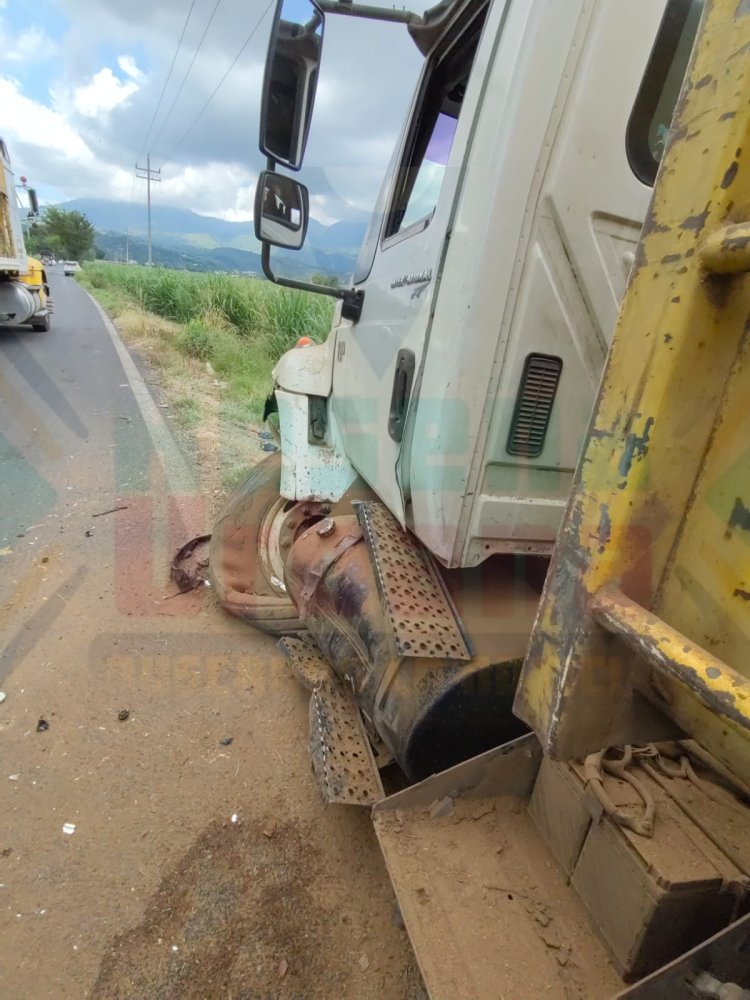 ACCIDENTE EN EL MPIO DE XALISCO DEJA 2 LESIONADOS