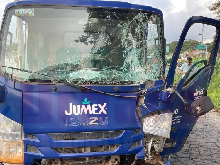 EMPLEADO DE JUMEX QUEDA PRENSADO EN EL LIBRAMIENTO