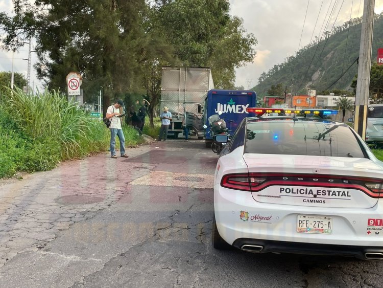 EMPLEADO DE JUMEX QUEDA PRENSADO EN EL LIBRAMIENTO