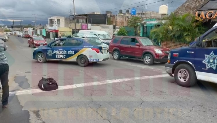 CAMIONETA DEJA 2 LESIONADOS EN LA COL 15 DE MAYO