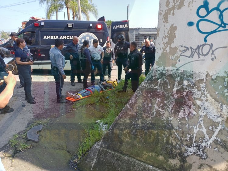 DESPUÉS DE DISCUTIR CON UNA MUJER, CAE DEL PUENTE PEATONAL DE LAS BANDERAS