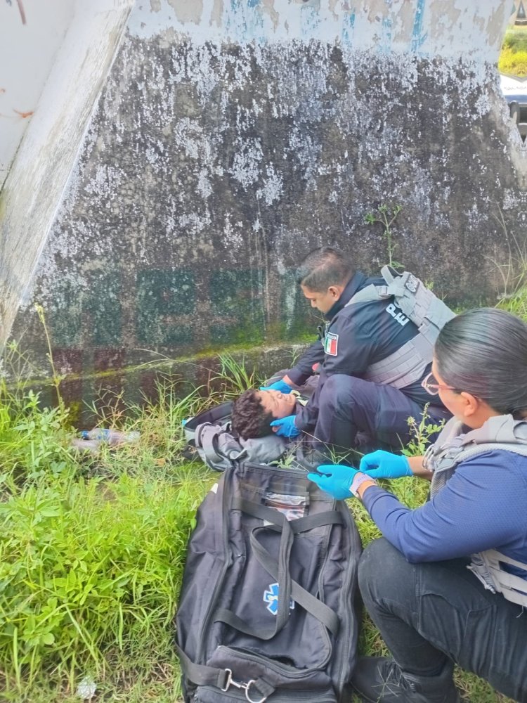 DESPUÉS DE DISCUTIR CON UNA MUJER, CAE DEL PUENTE PEATONAL DE LAS BANDERAS