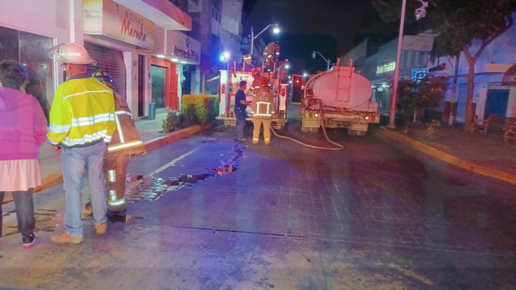 INCENDIO DEJA CUANTIOSOS DAÑOS MATERIALES EN TIENDA