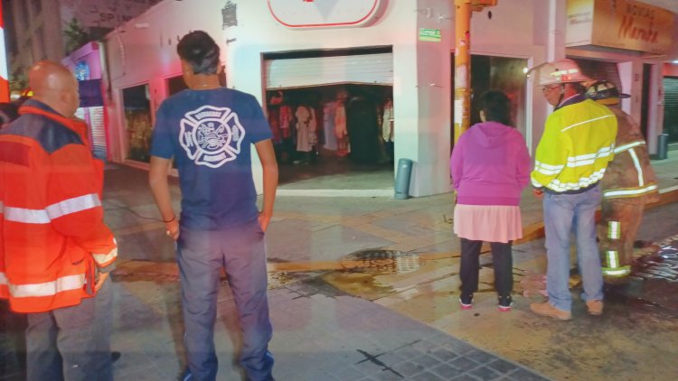 INCENDIO DEJA CUANTIOSOS DAÑOS MATERIALES EN TIENDA