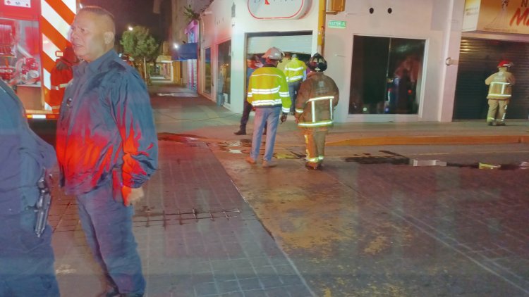 INCENDIO DEJA CUANTIOSOS DAÑOS MATERIALES EN TIENDA